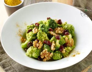 Broccoli con noci e uvetta