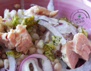 In cucina con la Redazione: come preparare l’insalata di orzo con pistacchi, tonno e cipolla (senza temere la cipolla!)